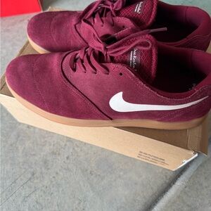 Nike Men's Burgundy Sneakers